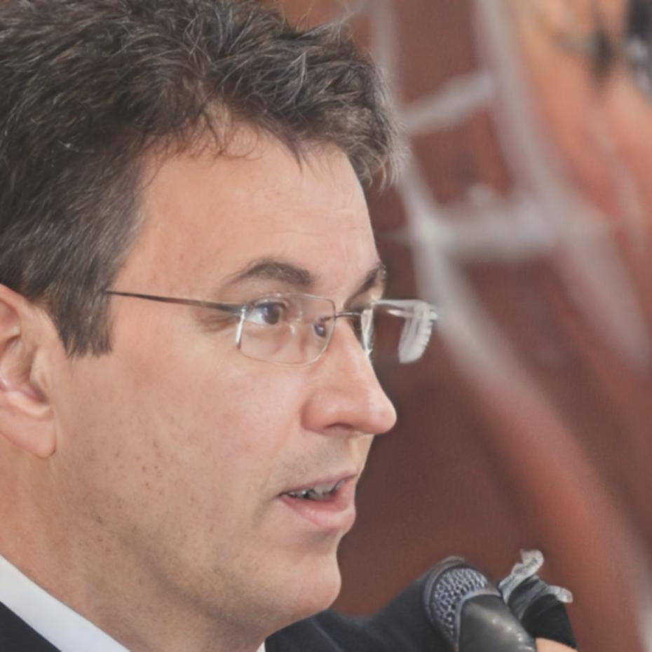 Expert financier guidant un projet collaboratif
